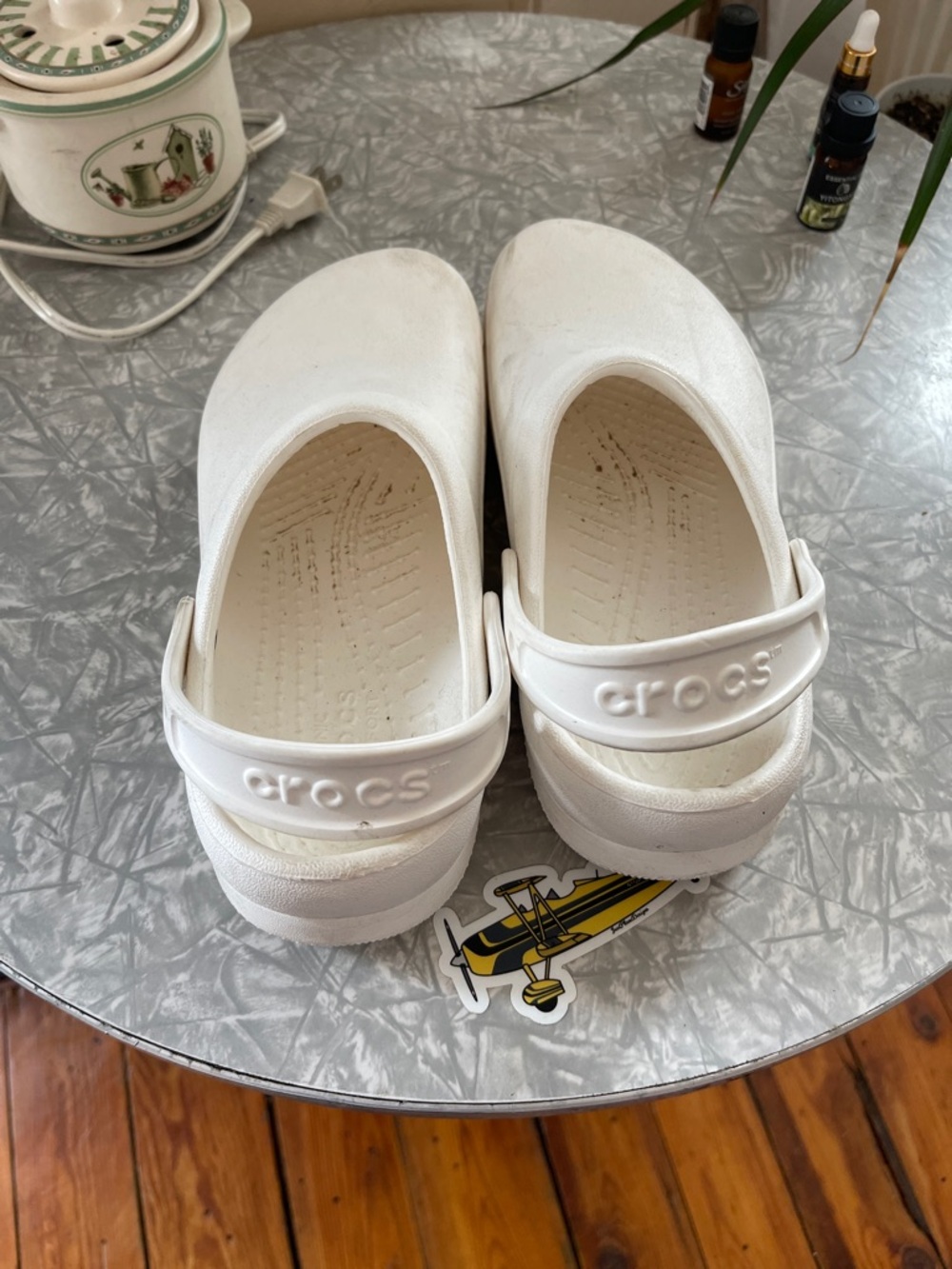 CROCS White Classic Clog with Heel Strap - Picture 3 of 4